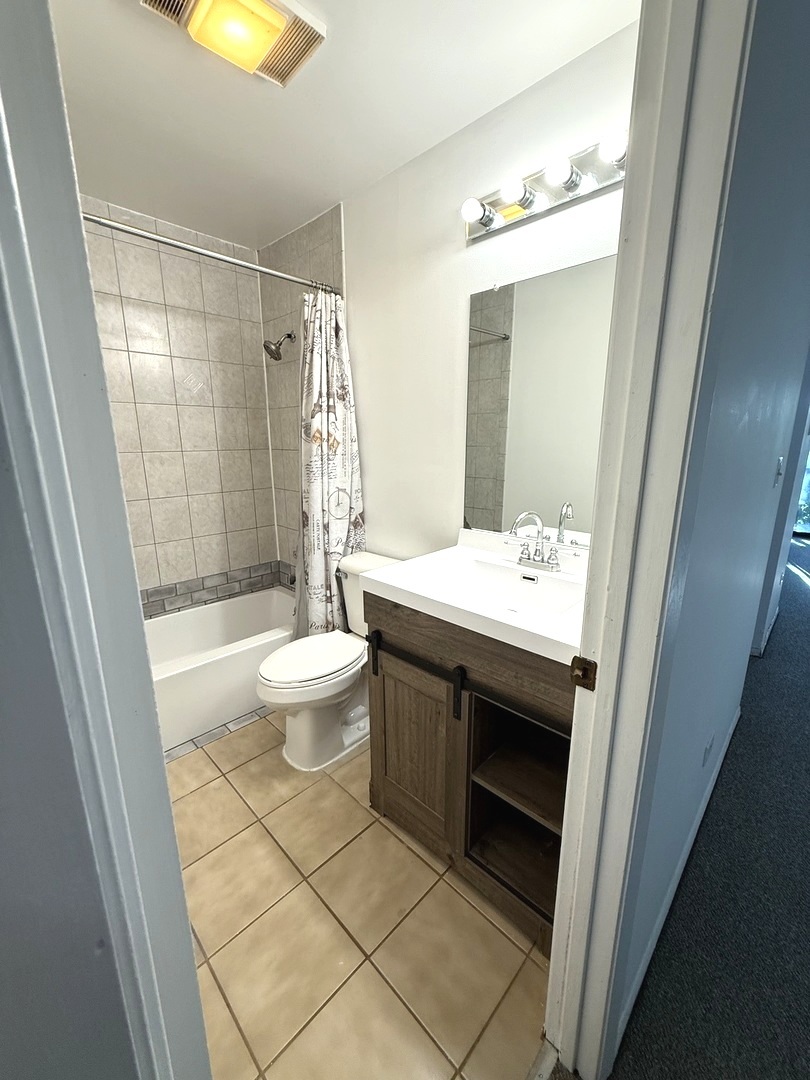 271 Northgate Parkway #E, Wheeling, IL 60090