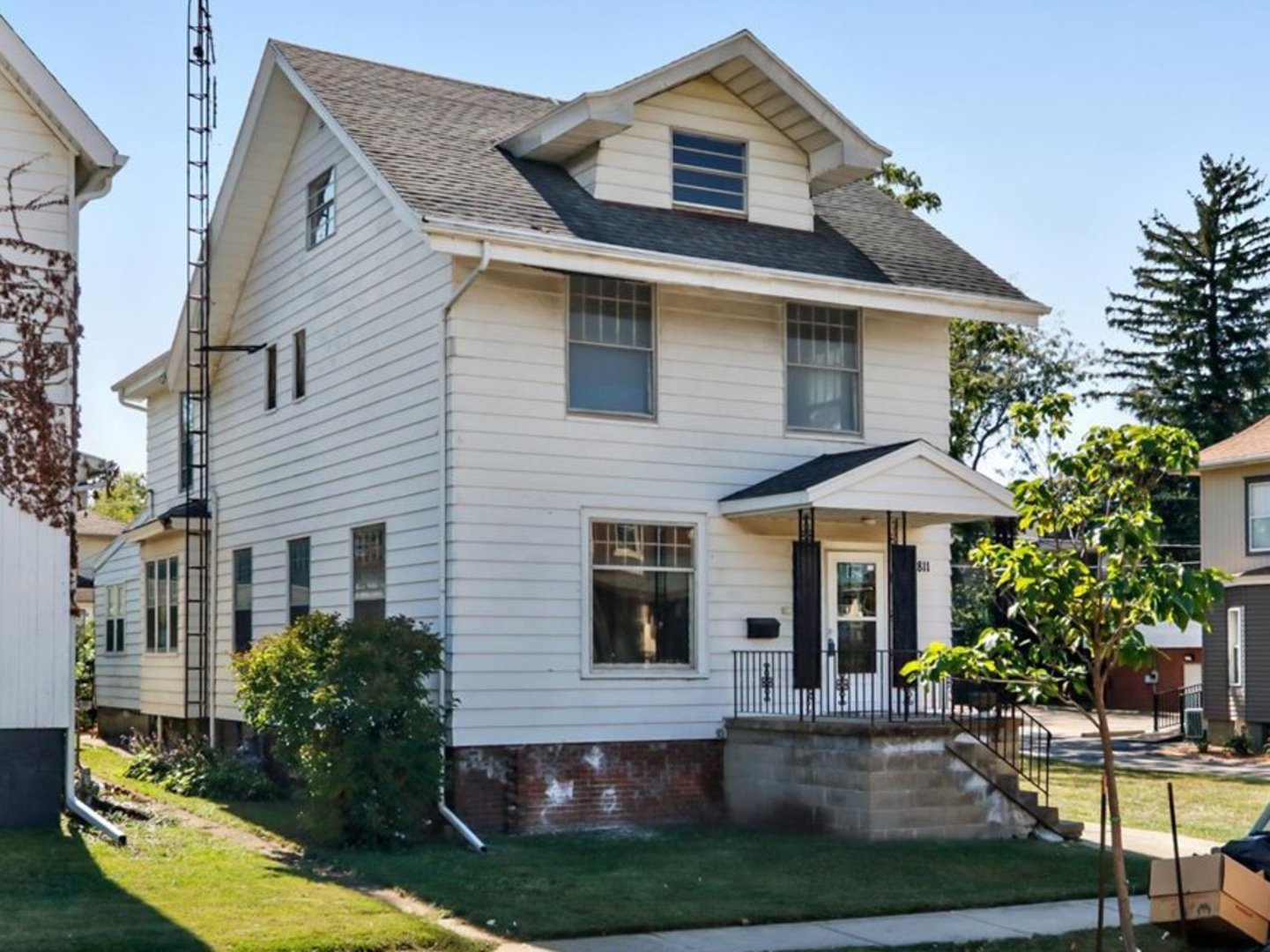 811 E Washington Street, Bloomington, IL 61701