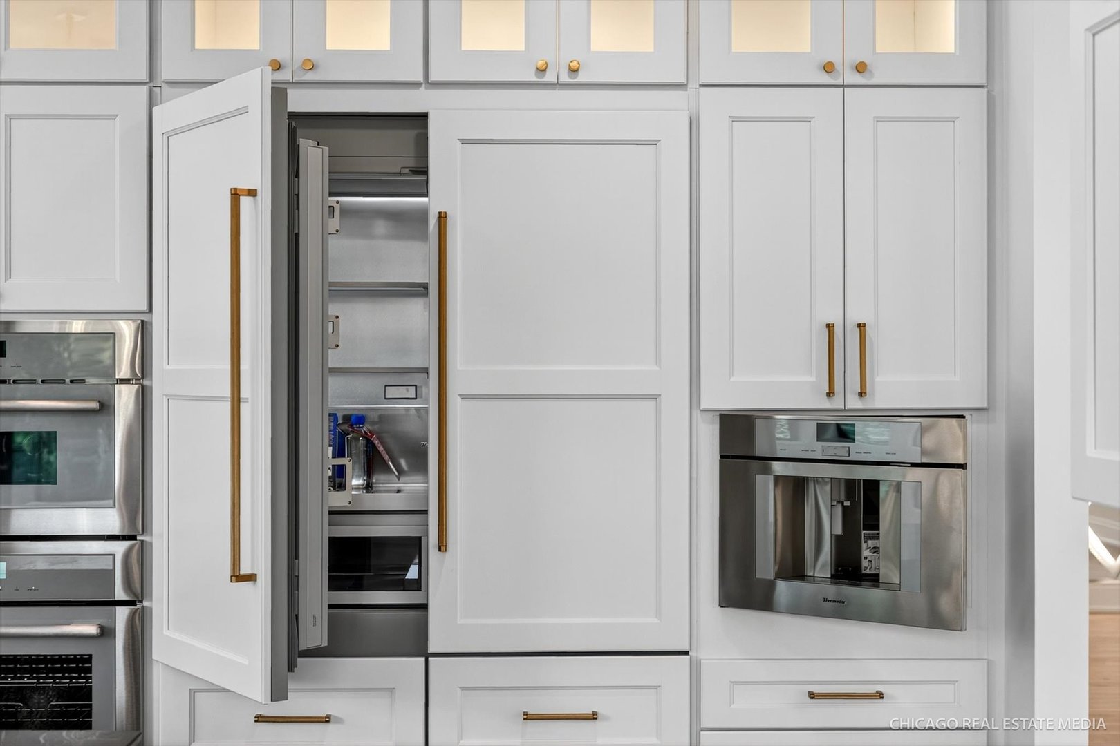 9427 Falling Waters Drive, Burr Ridge, IL 60527