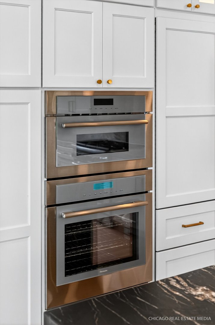 9427 Falling Waters Drive, Burr Ridge, IL 60527