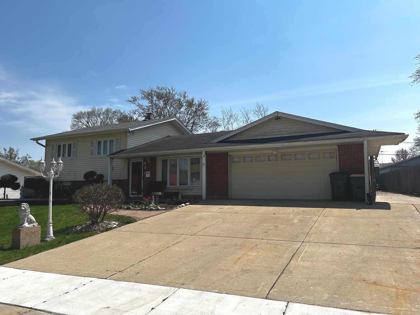 565 Flagstaff Lane, Hoffman Estates, IL 60169