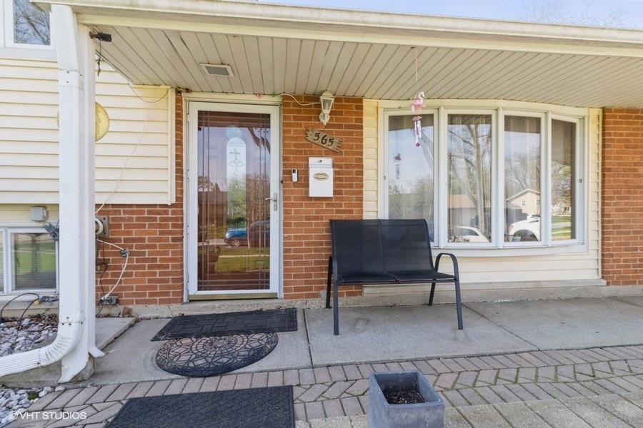 565 Flagstaff Lane, Hoffman Estates, IL 60169