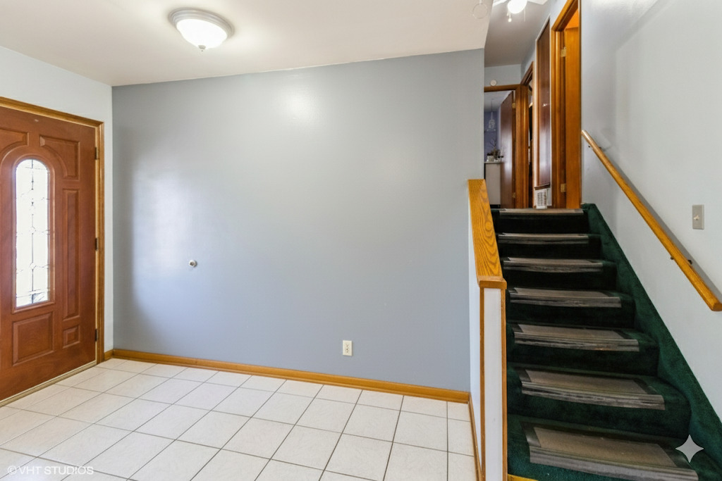 565 Flagstaff Lane, Hoffman Estates, IL 60169