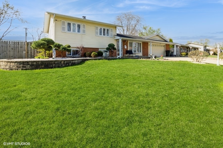 565 Flagstaff Lane, Hoffman Estates, IL 60169