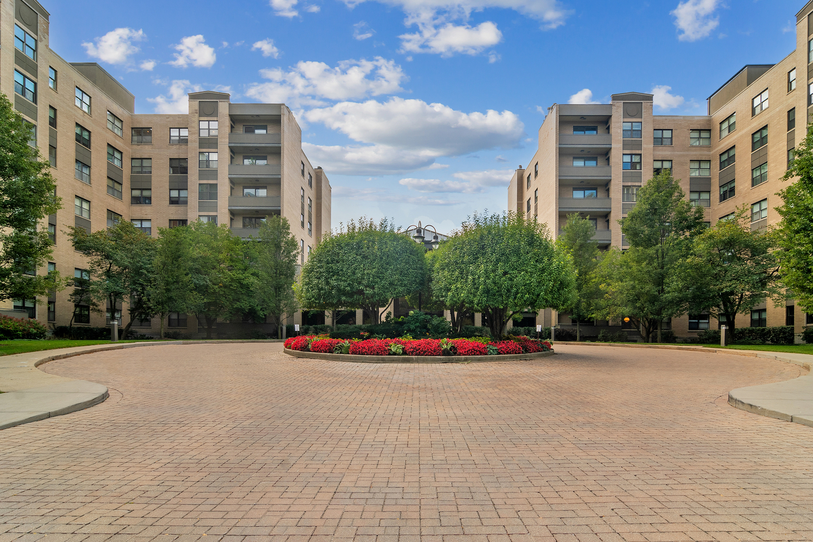 4545 W Touhy Avenue #511E, Lincolnwood, IL 60712