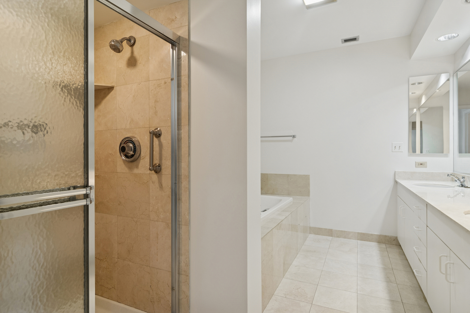 4545 W Touhy Avenue #511E, Lincolnwood, IL 60712
