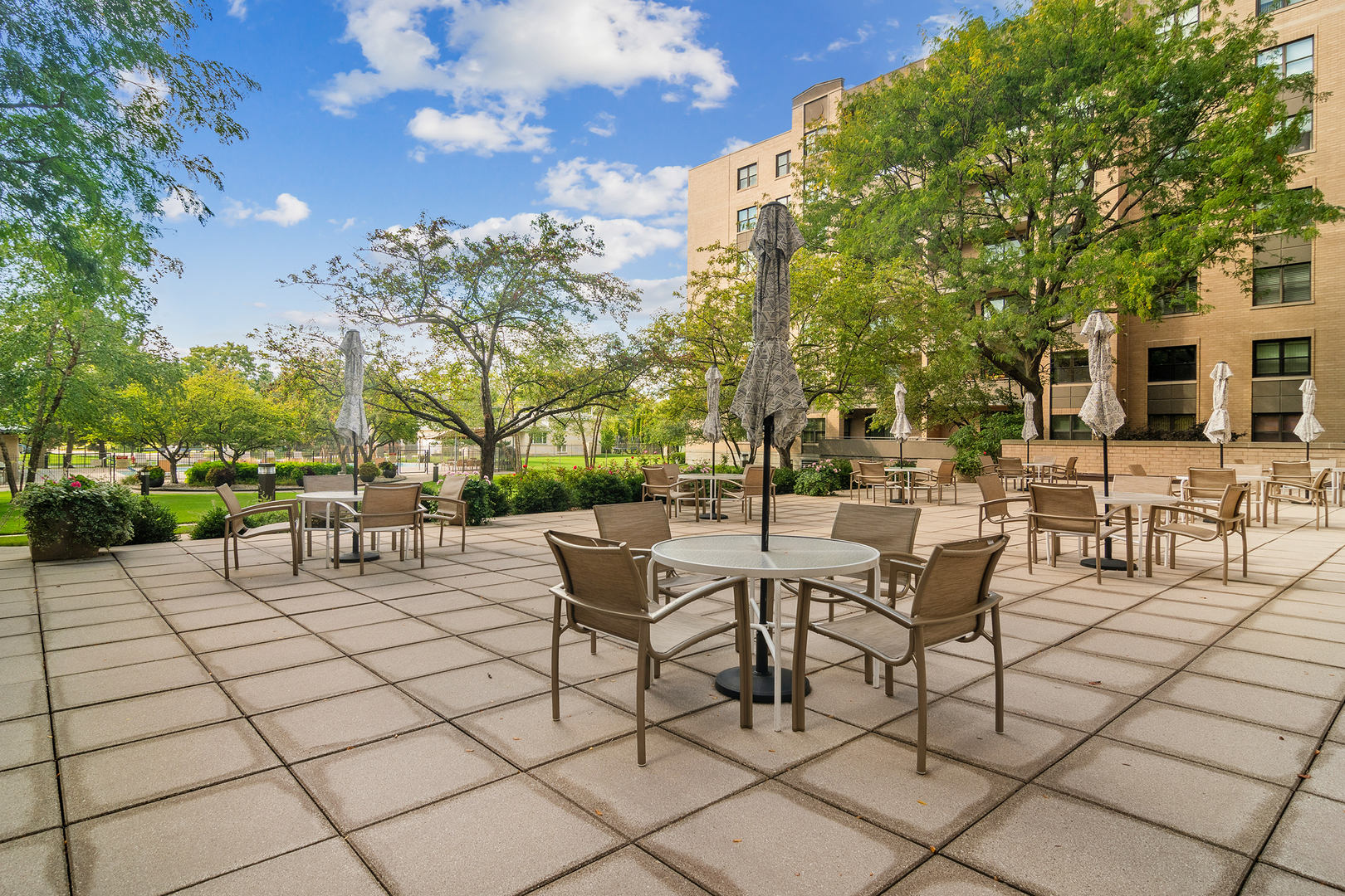 4545 W Touhy Avenue #511E, Lincolnwood, IL 60712
