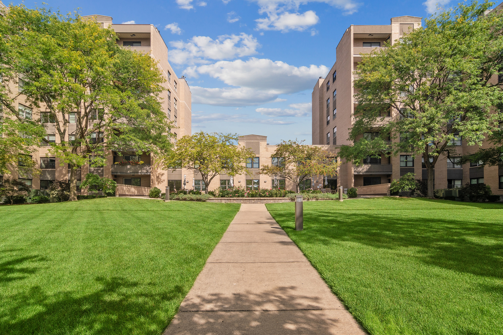 4545 W Touhy Avenue #511E, Lincolnwood, IL 60712
