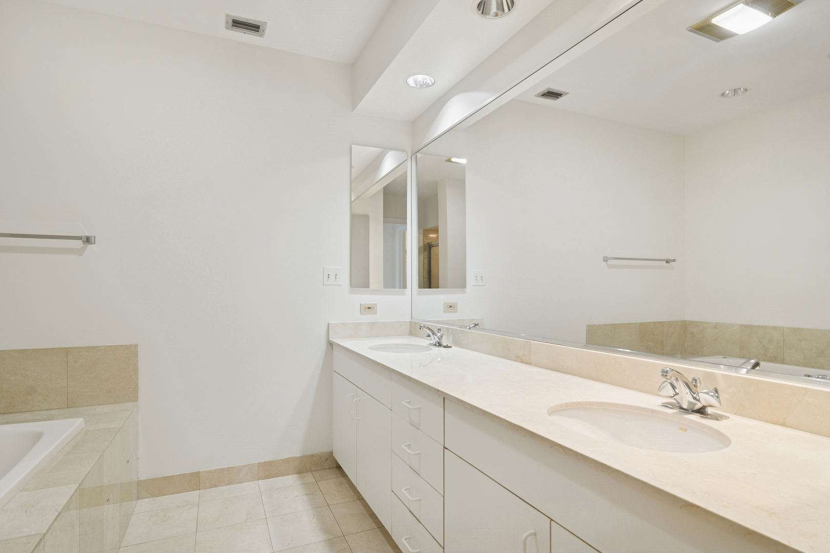 4545 W Touhy Avenue #511E, Lincolnwood, IL 60712