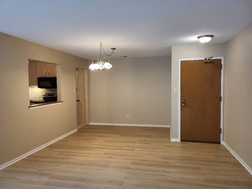 7510 FARMINGDALE Drive #104, Darien, IL 60561