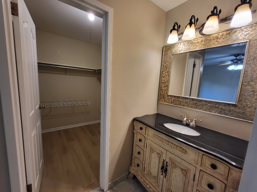 7510 FARMINGDALE Drive #104, Darien, IL 60561