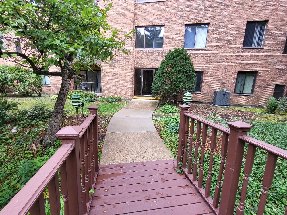7510 FARMINGDALE Drive #104, Darien, IL 60561