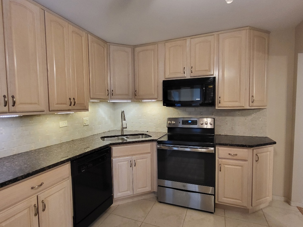 7510 FARMINGDALE Drive #104, Darien, IL 60561