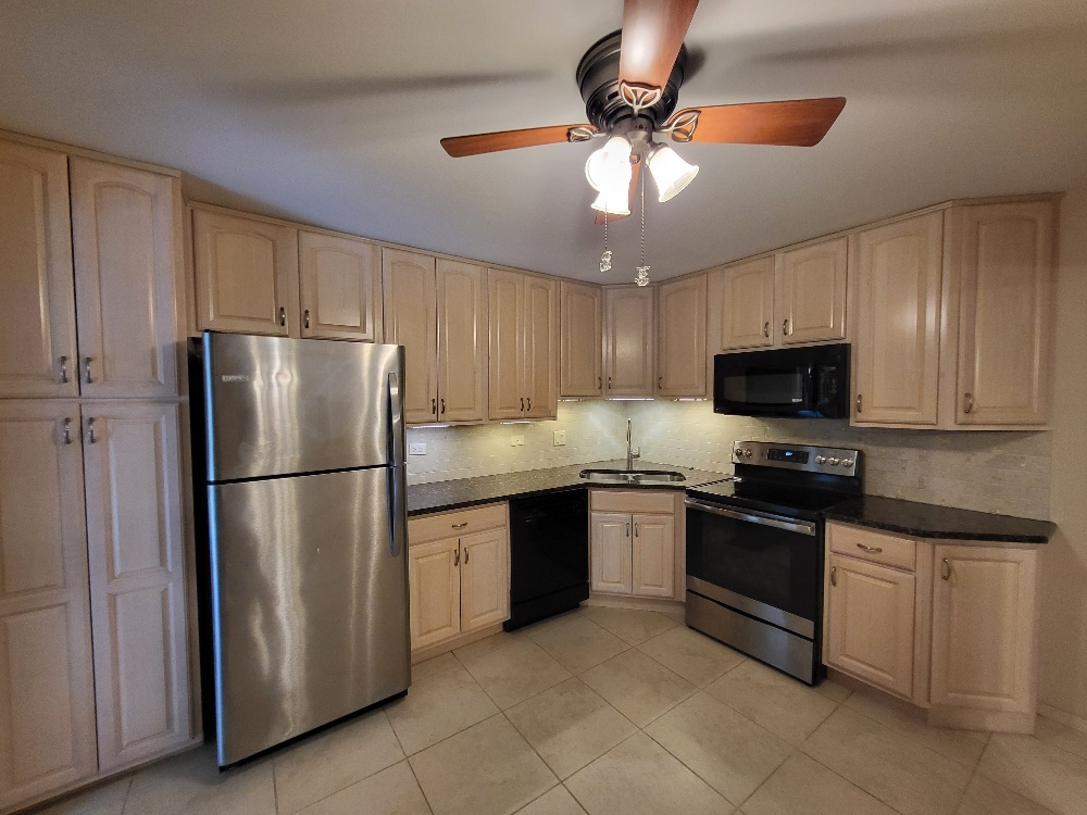 7510 FARMINGDALE Drive #104, Darien, IL 60561