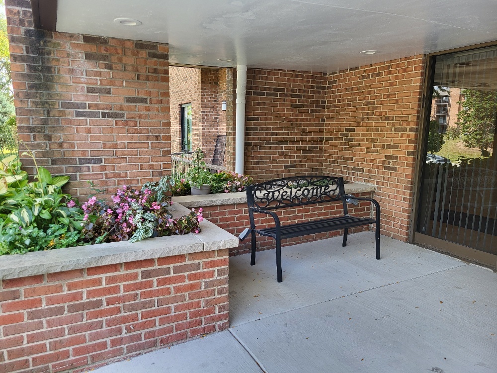 7510 FARMINGDALE Drive #104, Darien, IL 60561