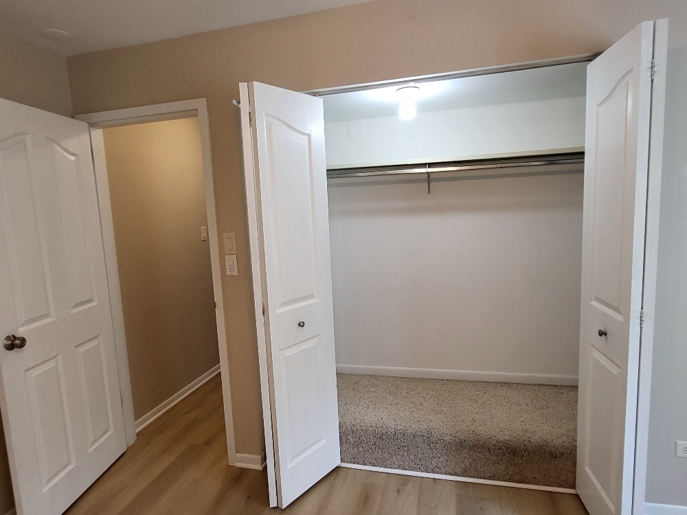 7510 FARMINGDALE Drive #104, Darien, IL 60561