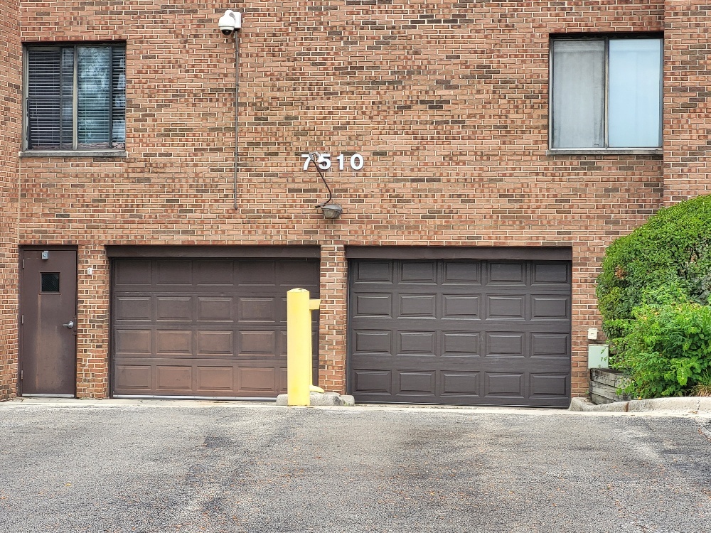 7510 FARMINGDALE Drive #104, Darien, IL 60561