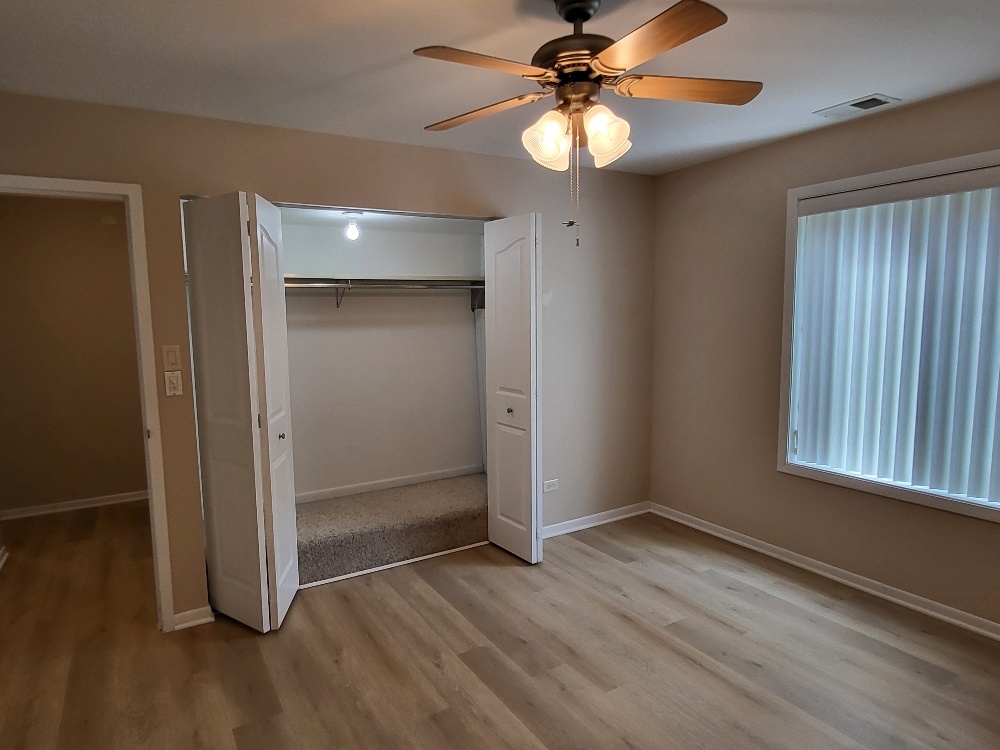 7510 FARMINGDALE Drive #104, Darien, IL 60561