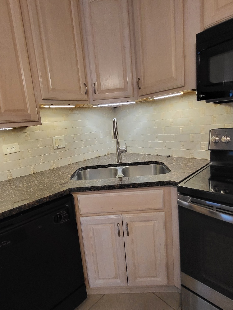 7510 FARMINGDALE Drive #104, Darien, IL 60561