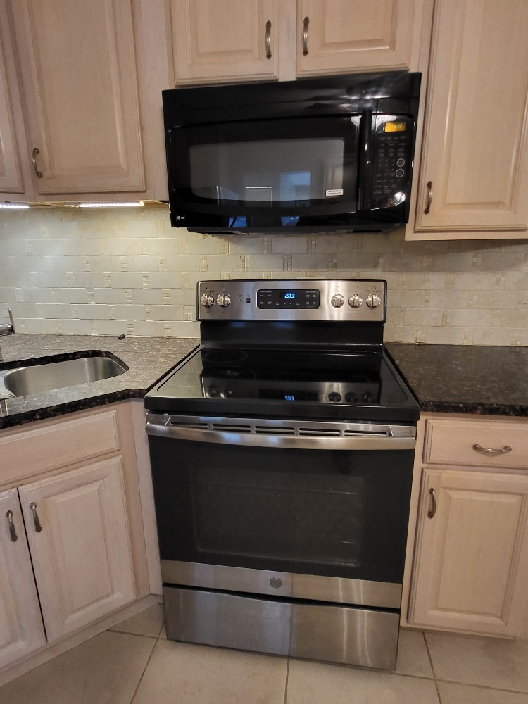 7510 FARMINGDALE Drive #104, Darien, IL 60561