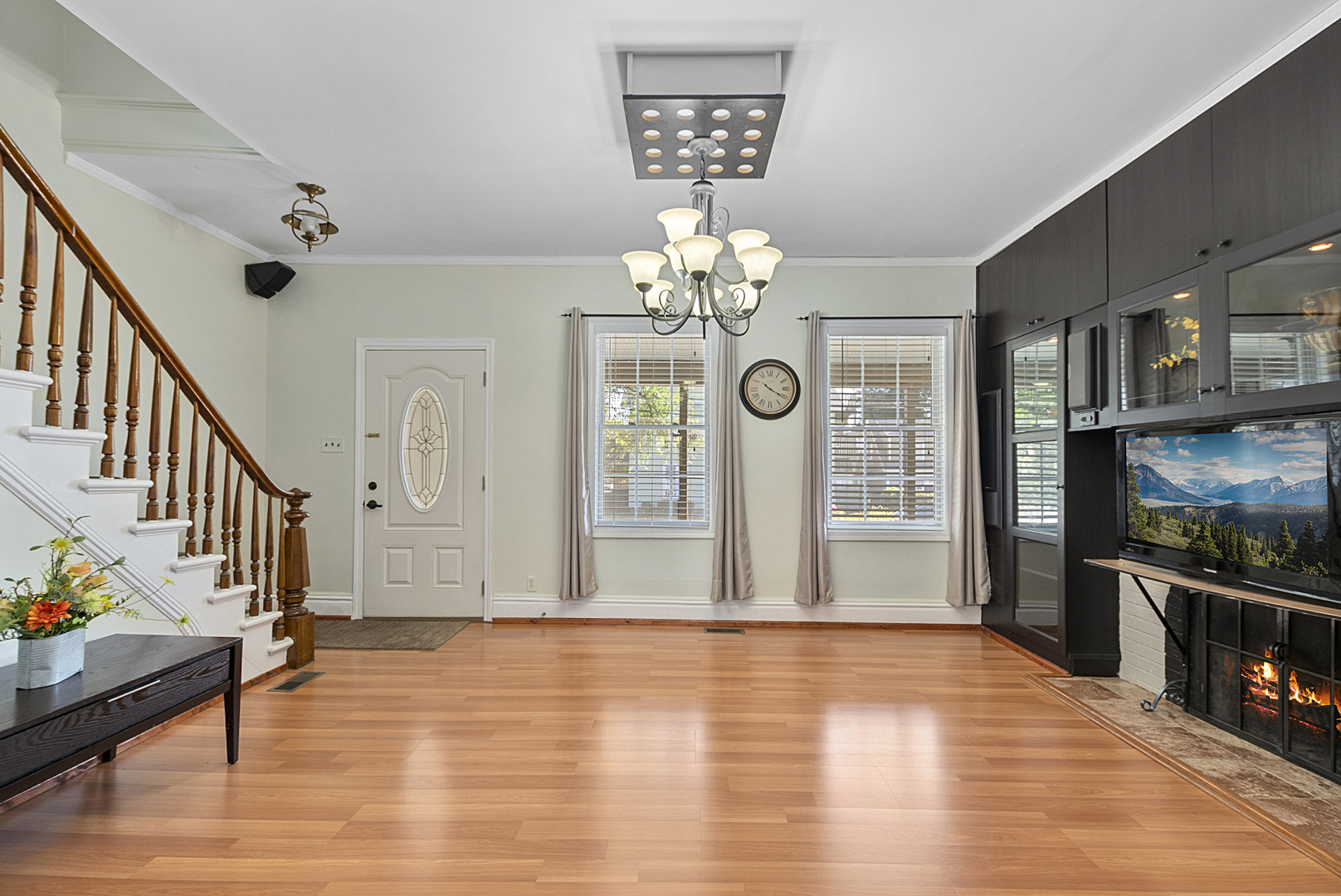 302 Griswold Street, Elgin, IL 60123