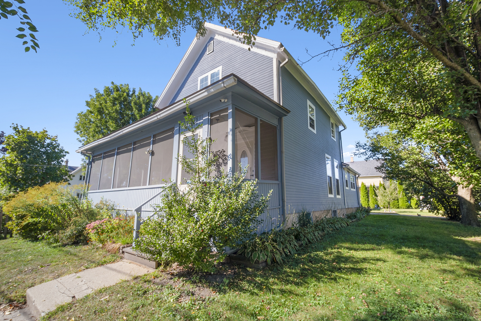 302 Griswold Street, Elgin, IL 60123