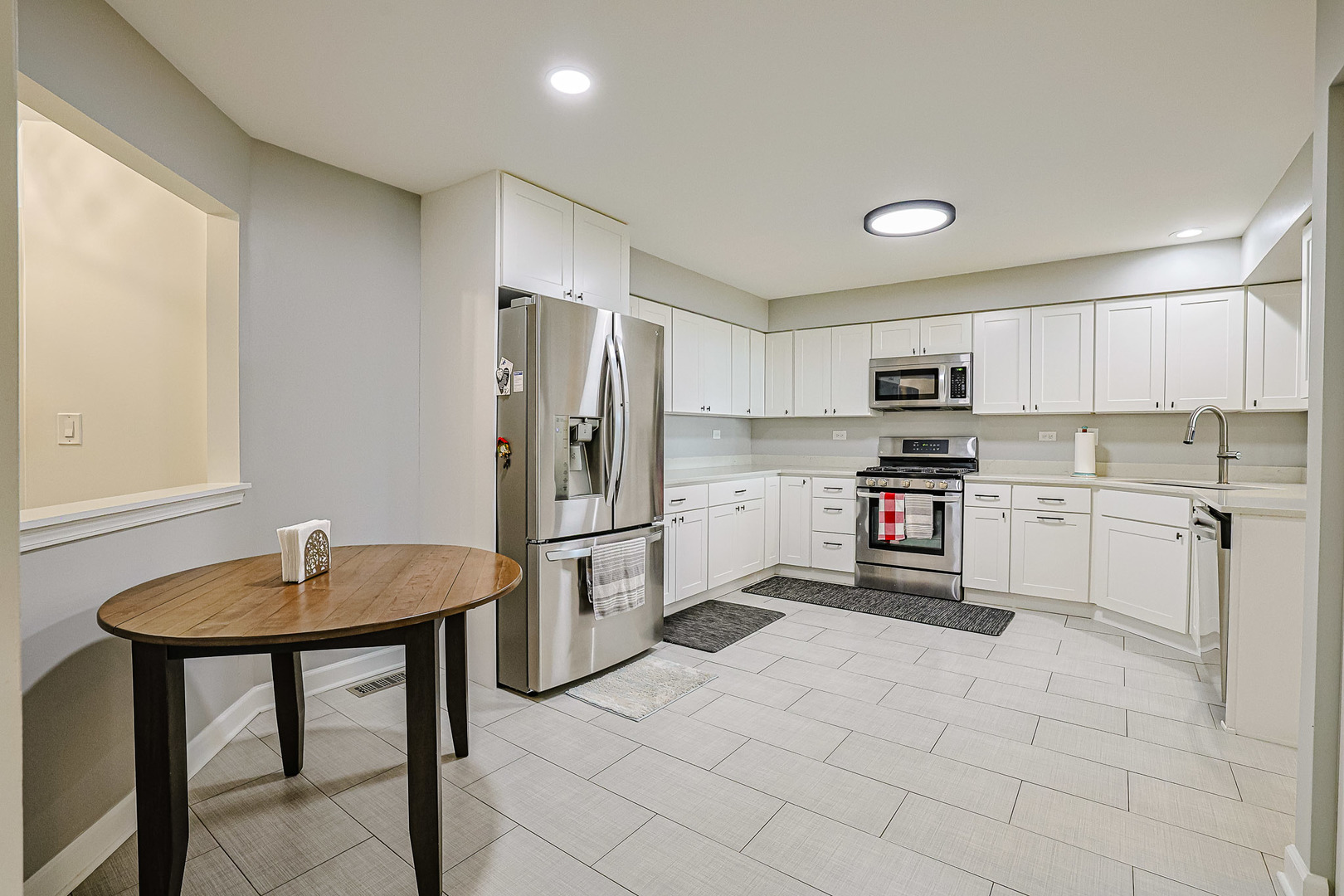 872 Lansing Court, Vernon Hills, IL 60061