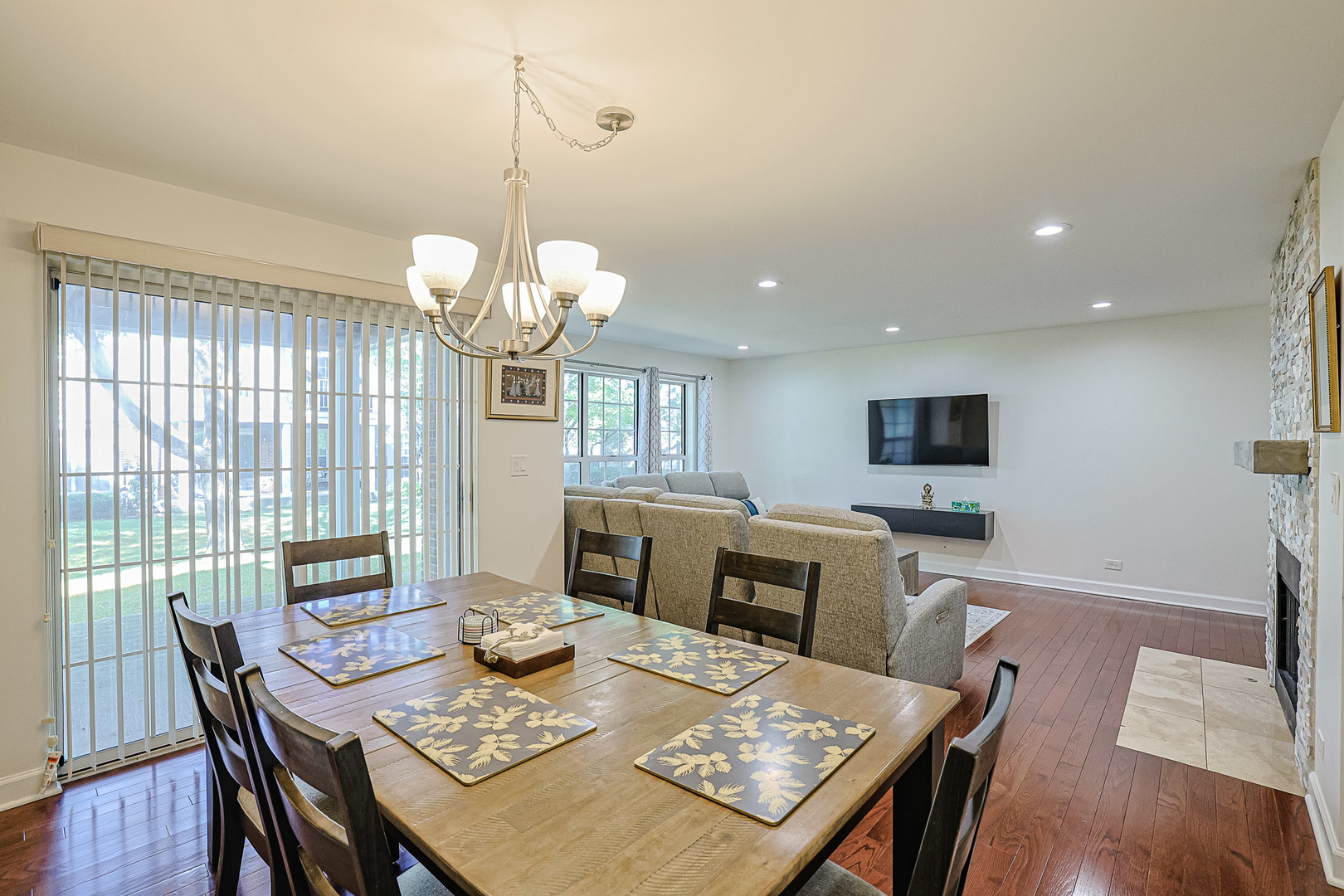 872 Lansing Court, Vernon Hills, IL 60061