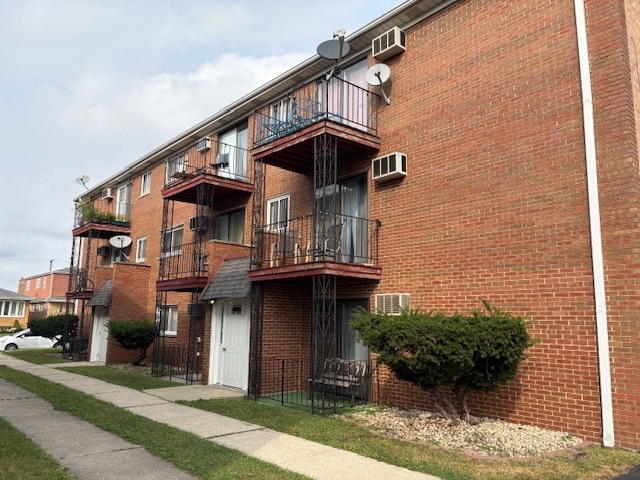 6153 W 64th Place #1C, Chicago, IL 60638