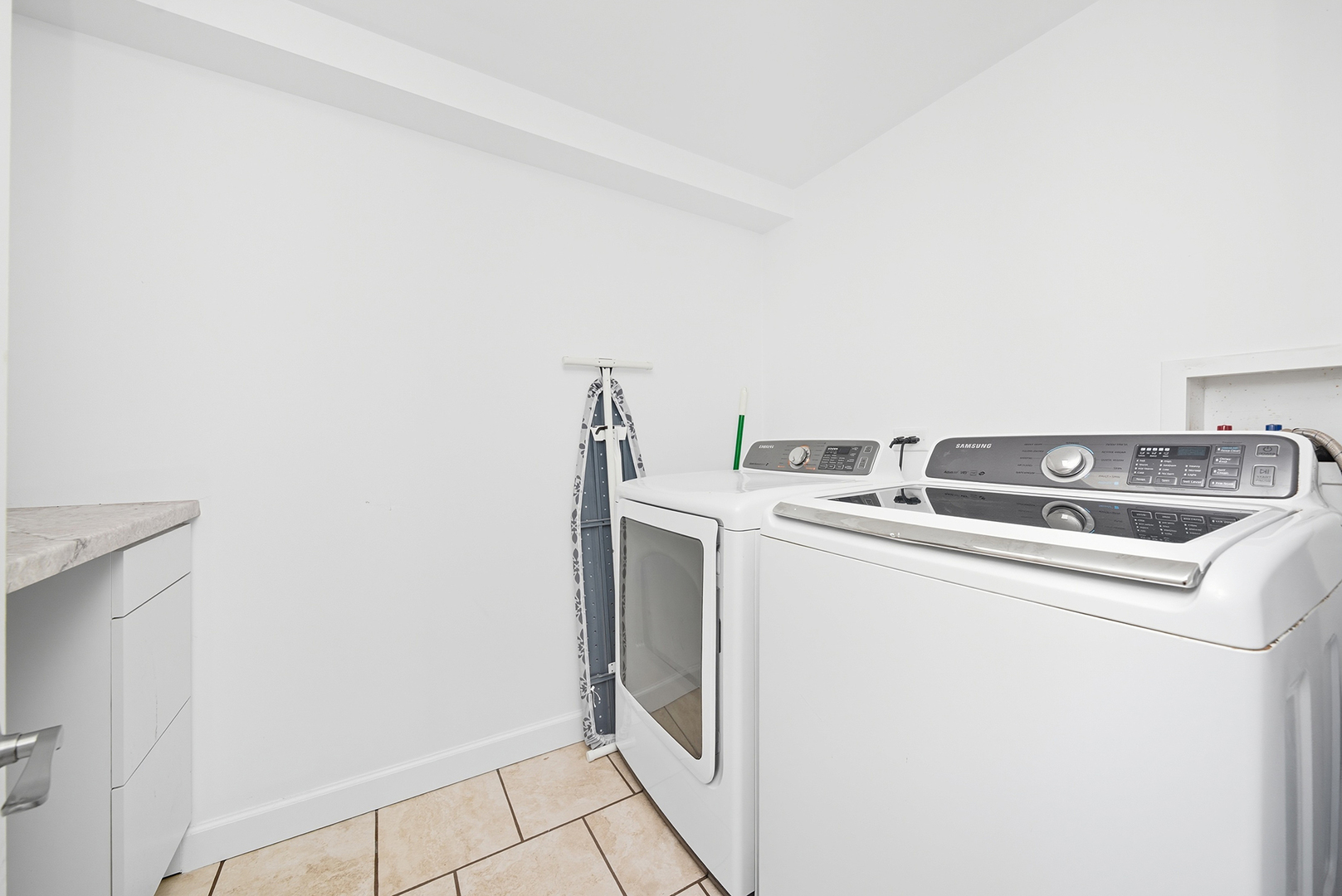8615 Washington Street, Downers Grove, IL 60516