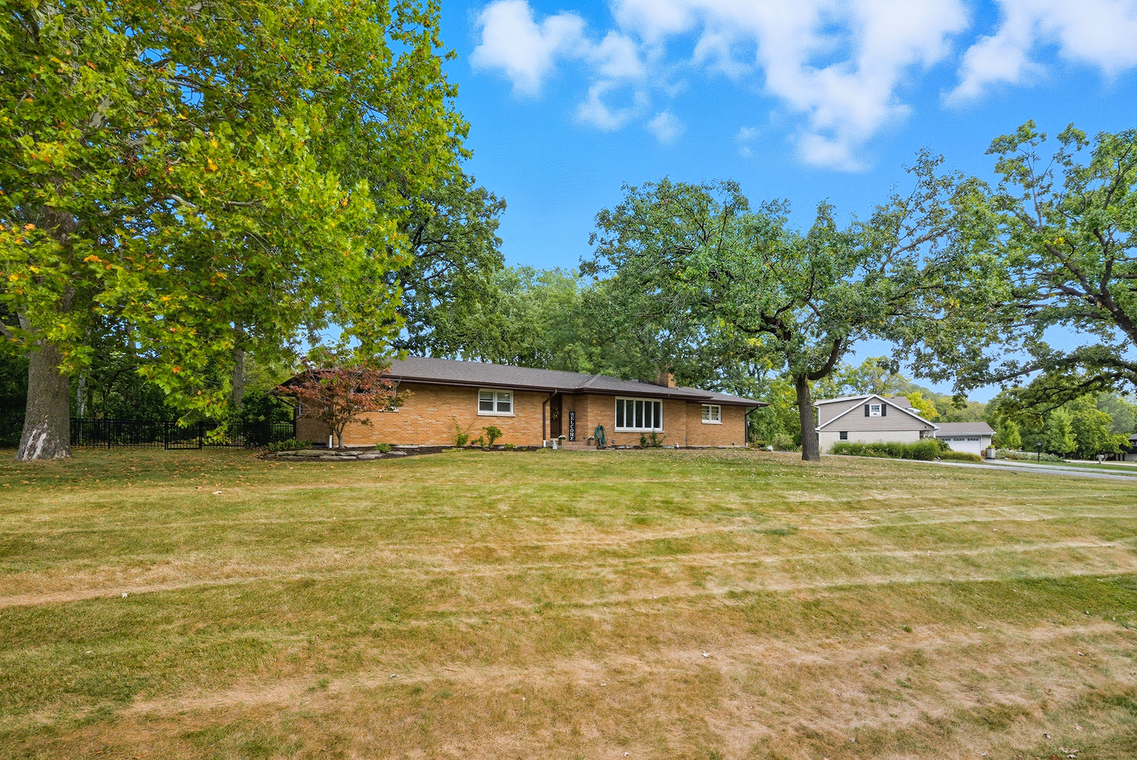 8615 Washington Street, Downers Grove, IL 60516