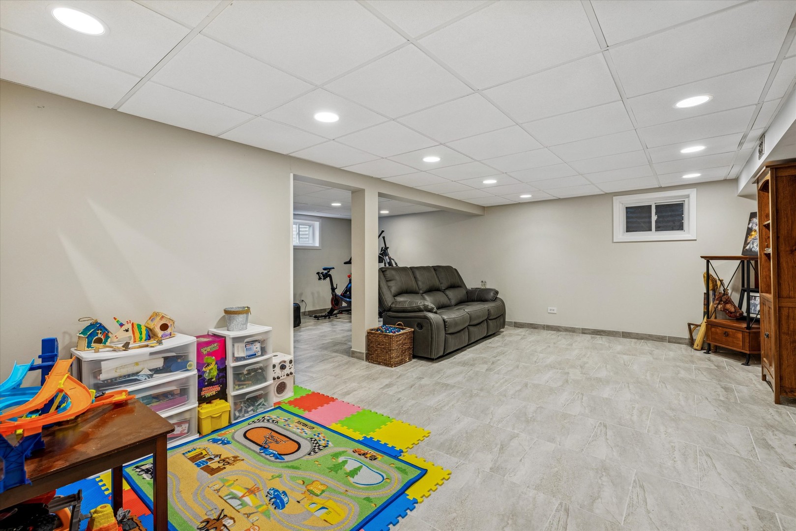 1355 N King George Court, Palatine, IL 60067