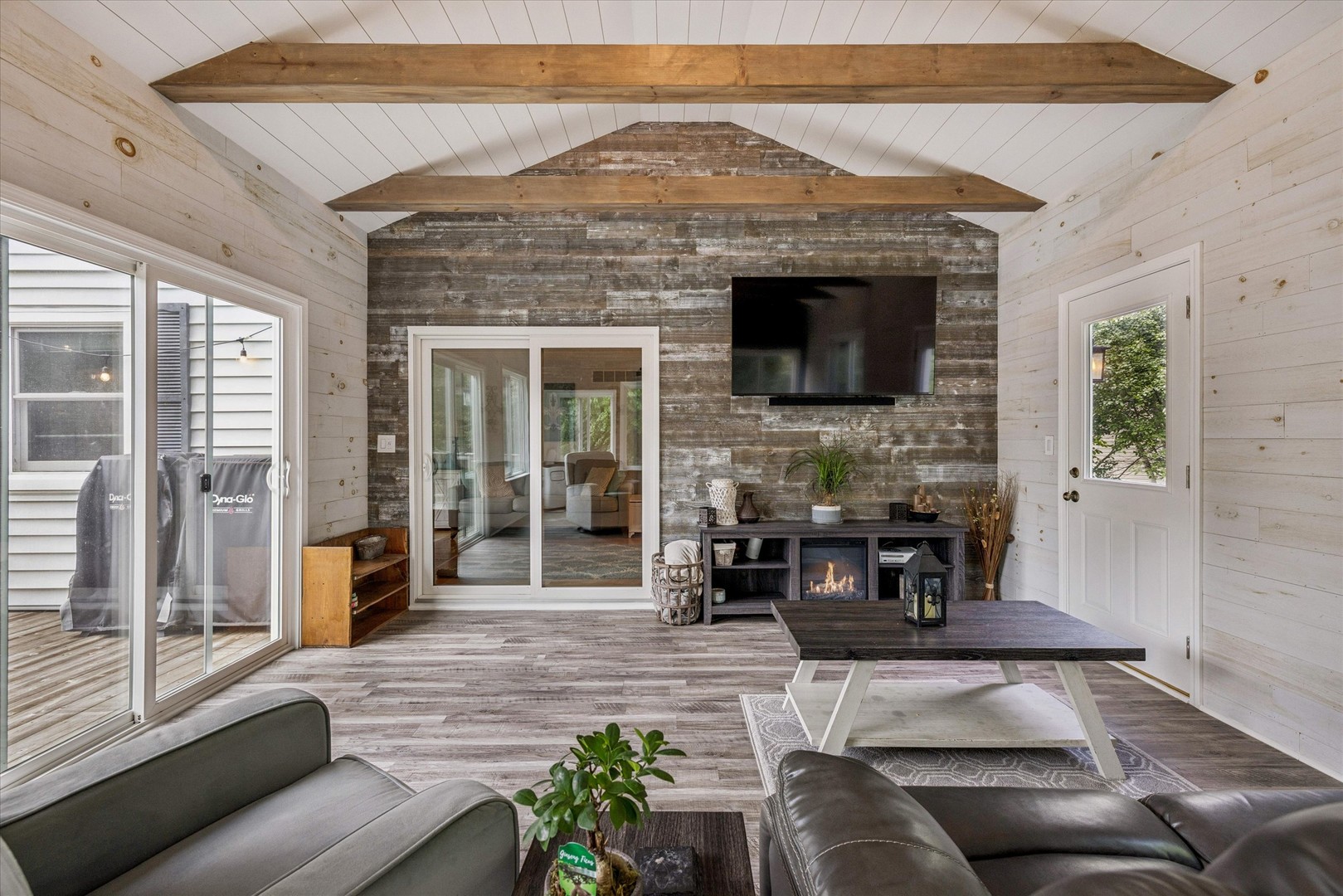 1355 N King George Court, Palatine, IL 60067