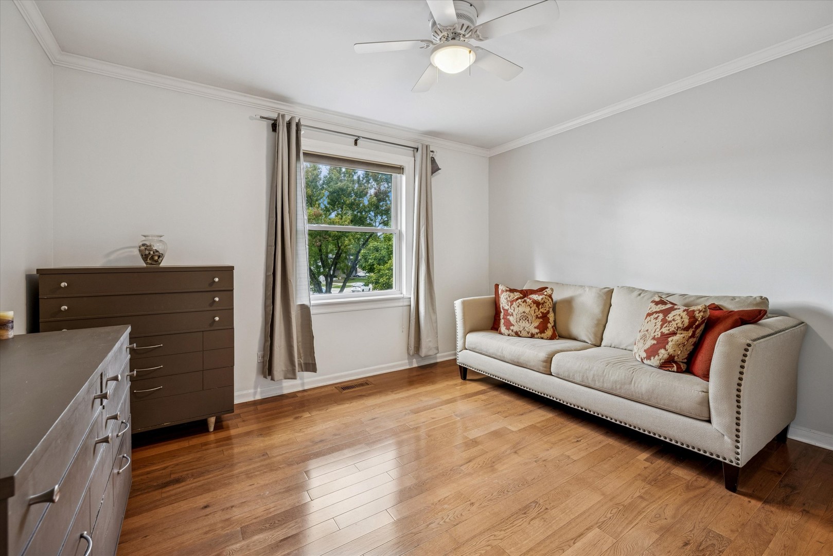 1355 N King George Court, Palatine, IL 60067