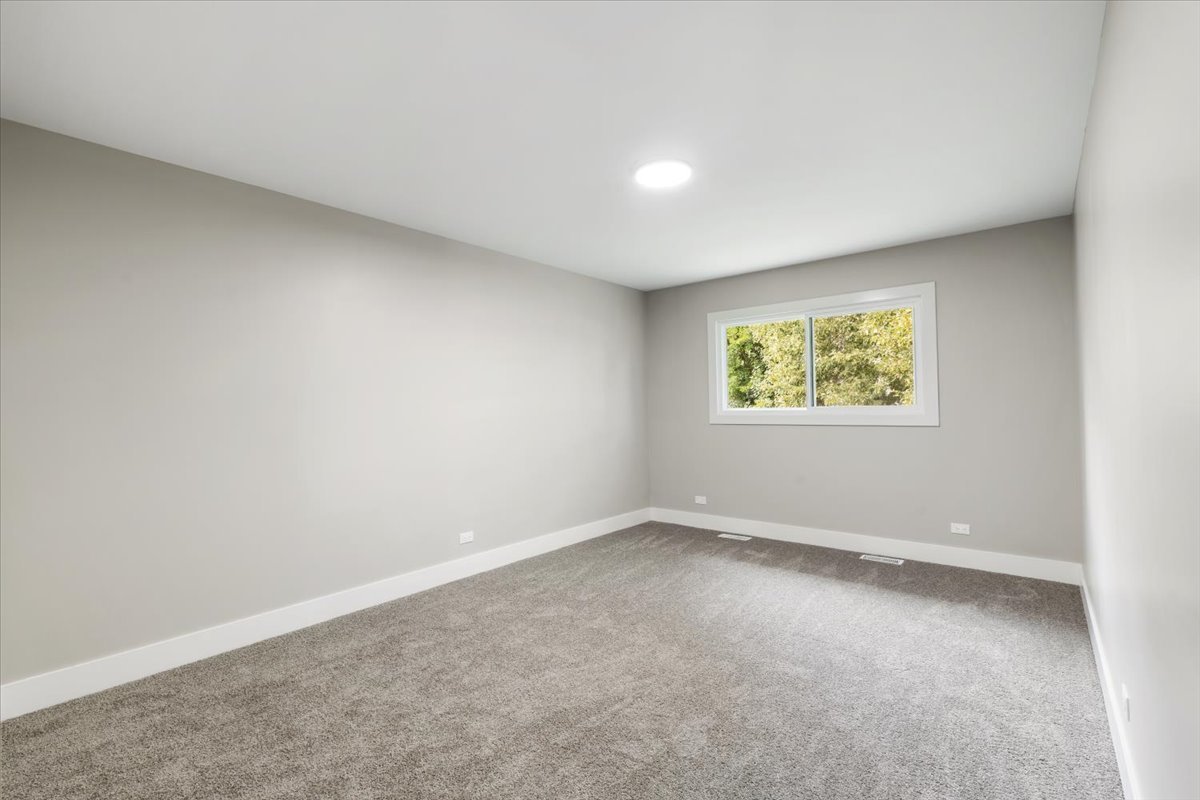 412 Redwood Lane, Schaumburg, IL 60193