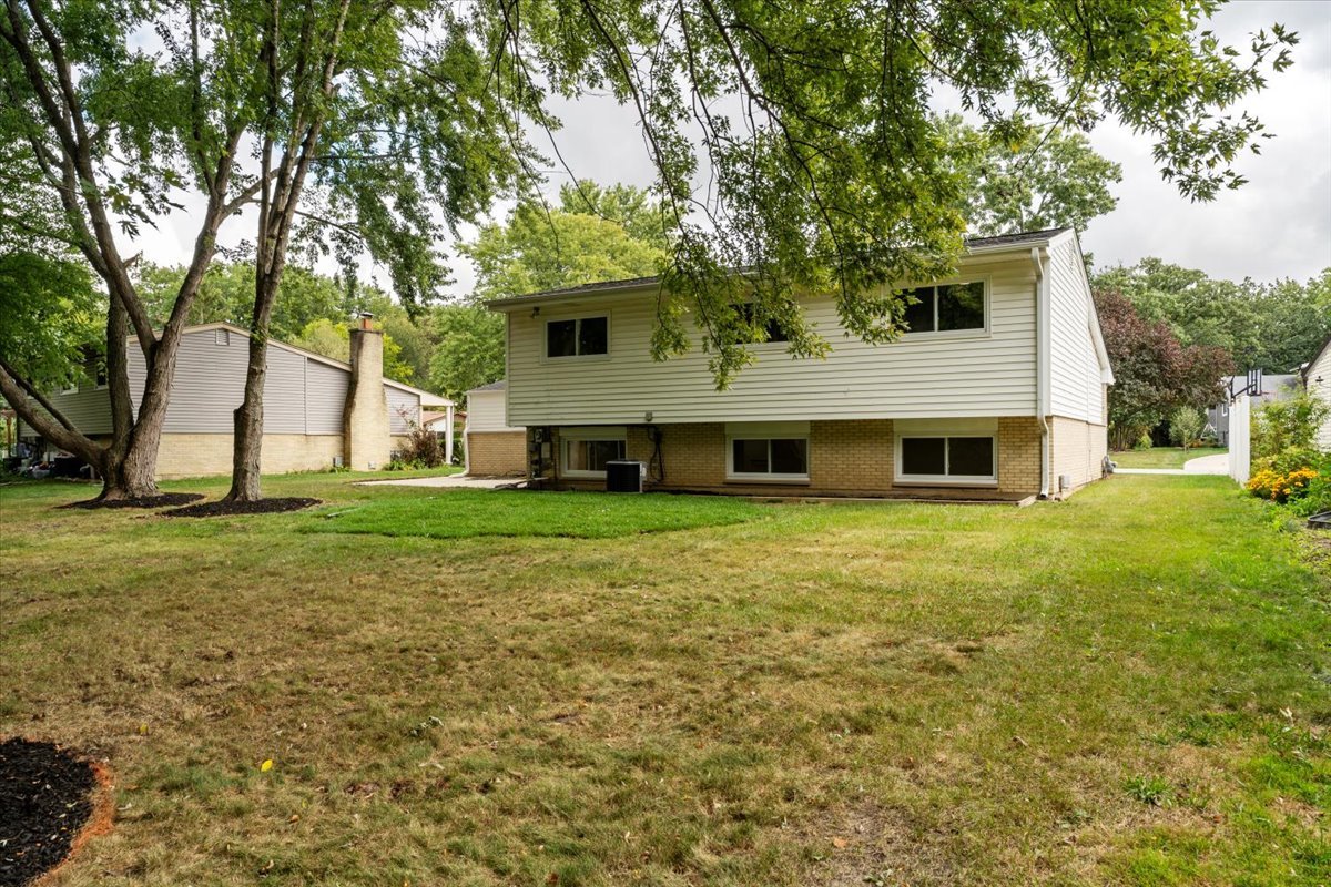 412 Redwood Lane, Schaumburg, IL 60193