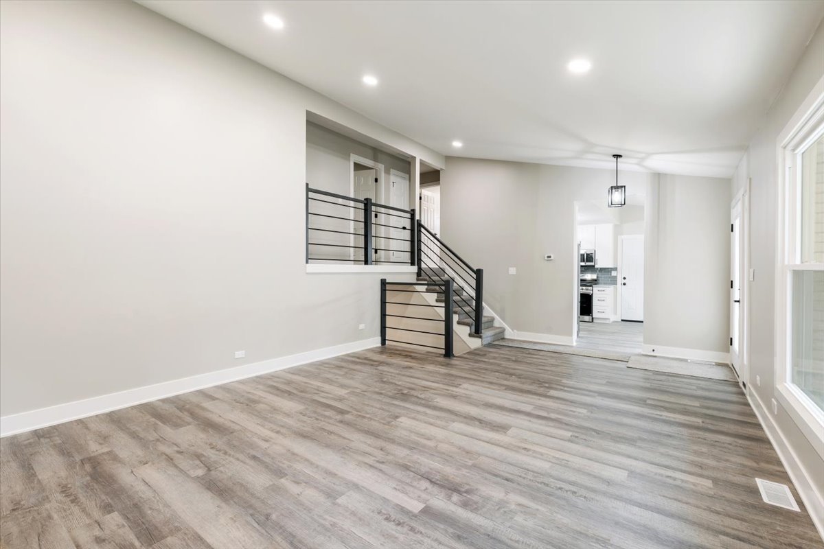 412 Redwood Lane, Schaumburg, IL 60193