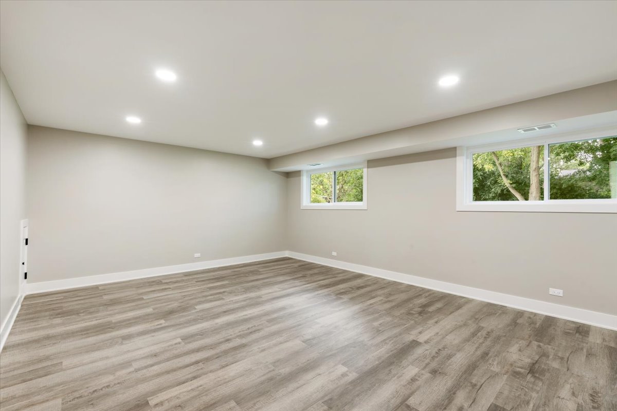 412 Redwood Lane, Schaumburg, IL 60193