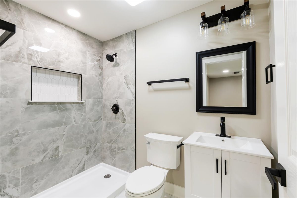 412 Redwood Lane, Schaumburg, IL 60193