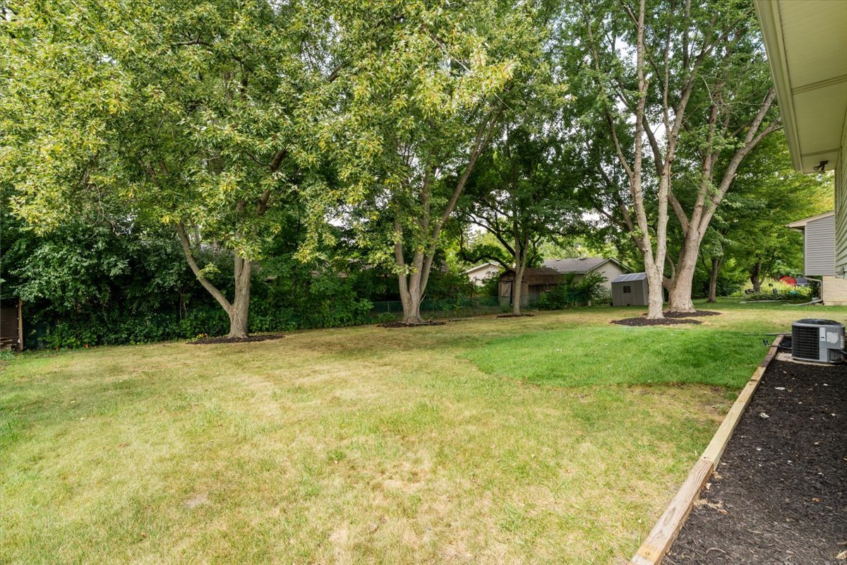 412 Redwood Lane, Schaumburg, IL 60193