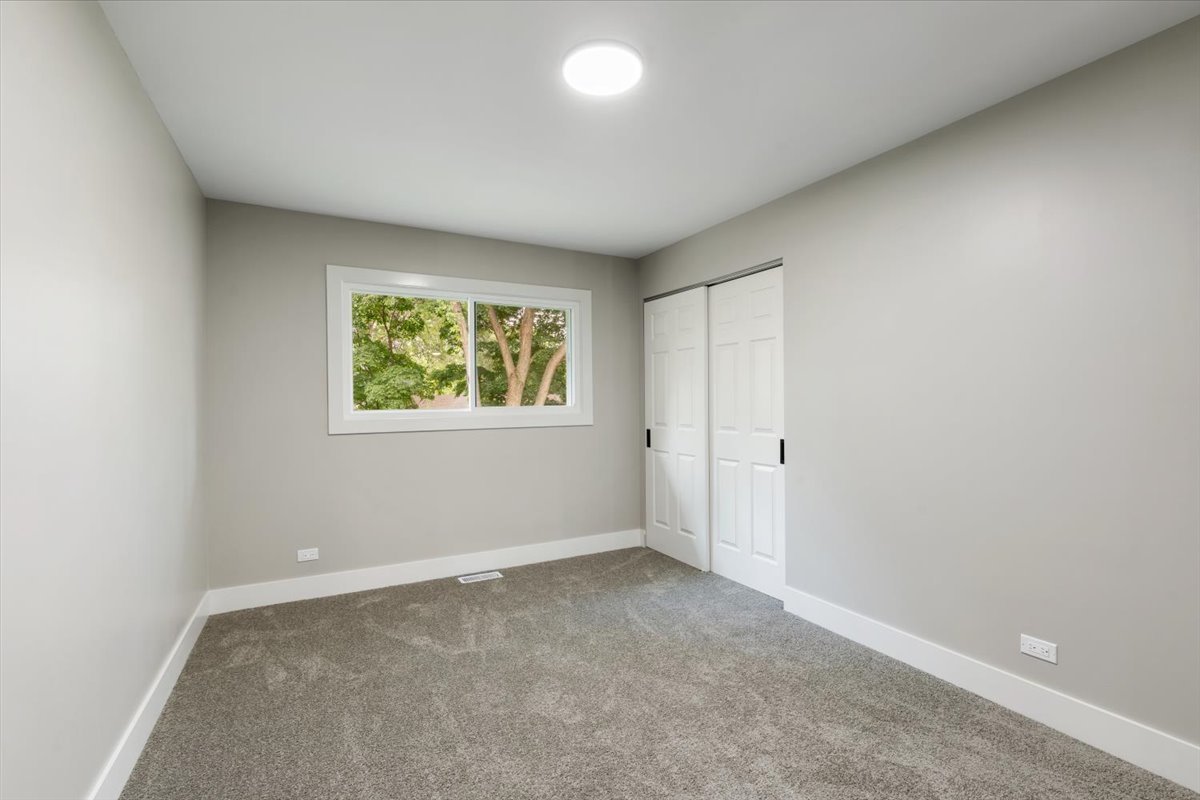 412 Redwood Lane, Schaumburg, IL 60193