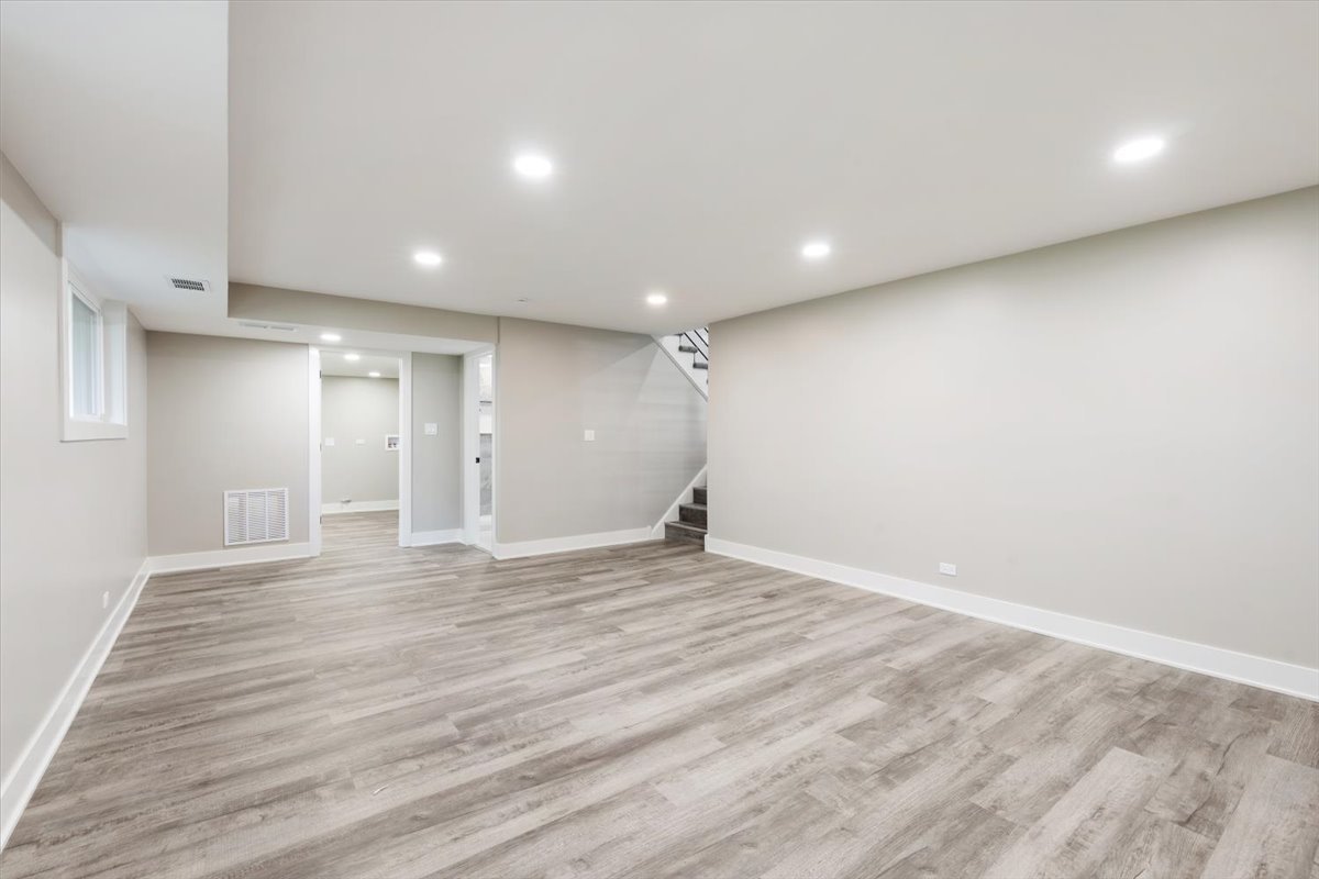 412 Redwood Lane, Schaumburg, IL 60193