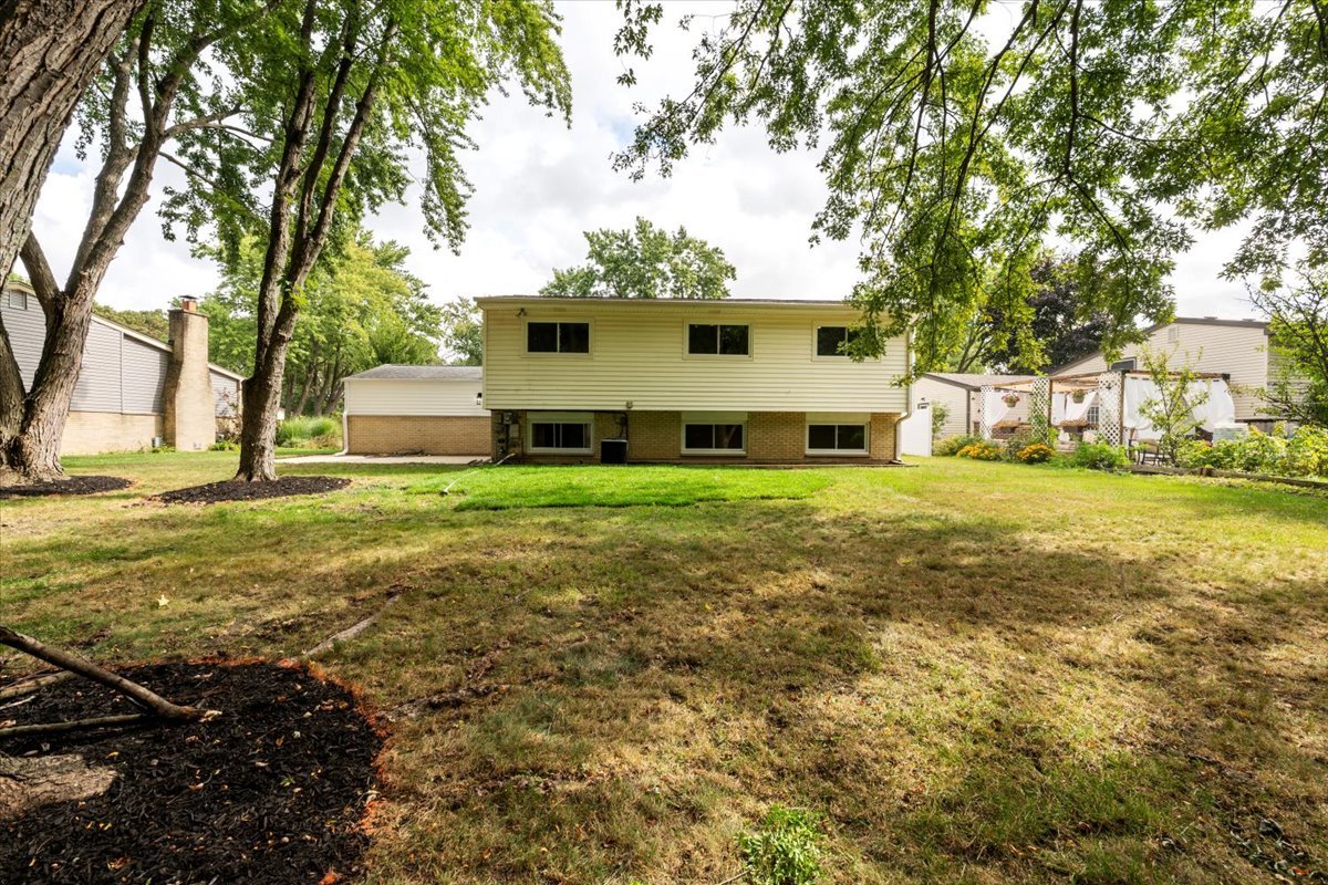 412 Redwood Lane, Schaumburg, IL 60193