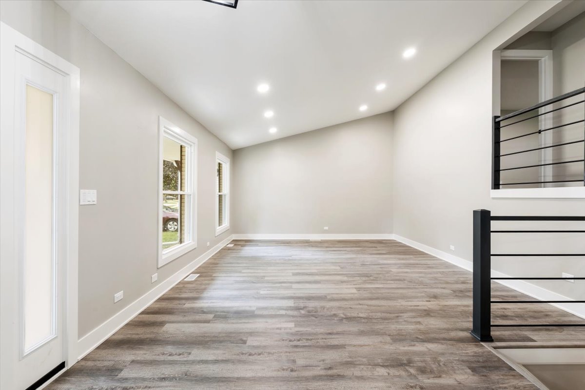 412 Redwood Lane, Schaumburg, IL 60193