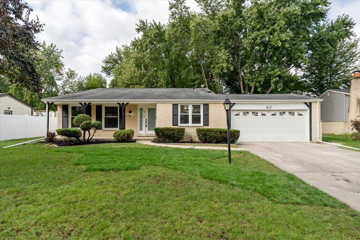 412 Redwood Lane, Schaumburg, IL 60193
