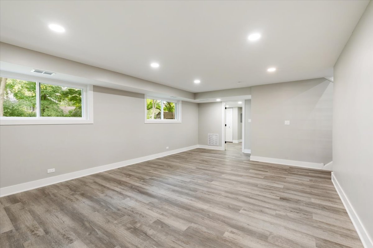 412 Redwood Lane, Schaumburg, IL 60193