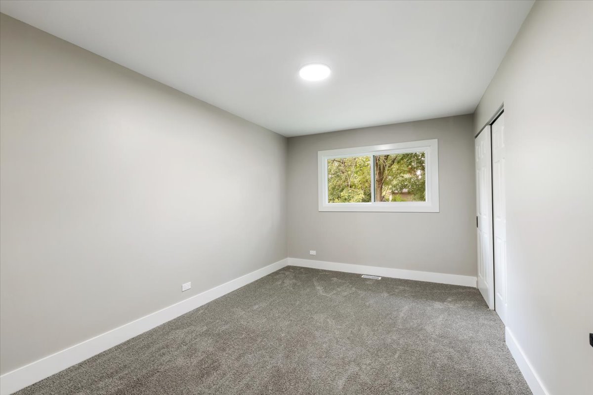 412 Redwood Lane, Schaumburg, IL 60193