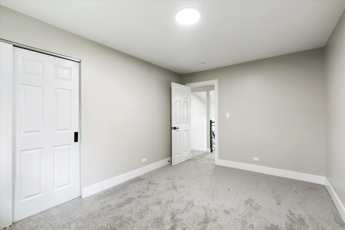 412 Redwood Lane, Schaumburg, IL 60193