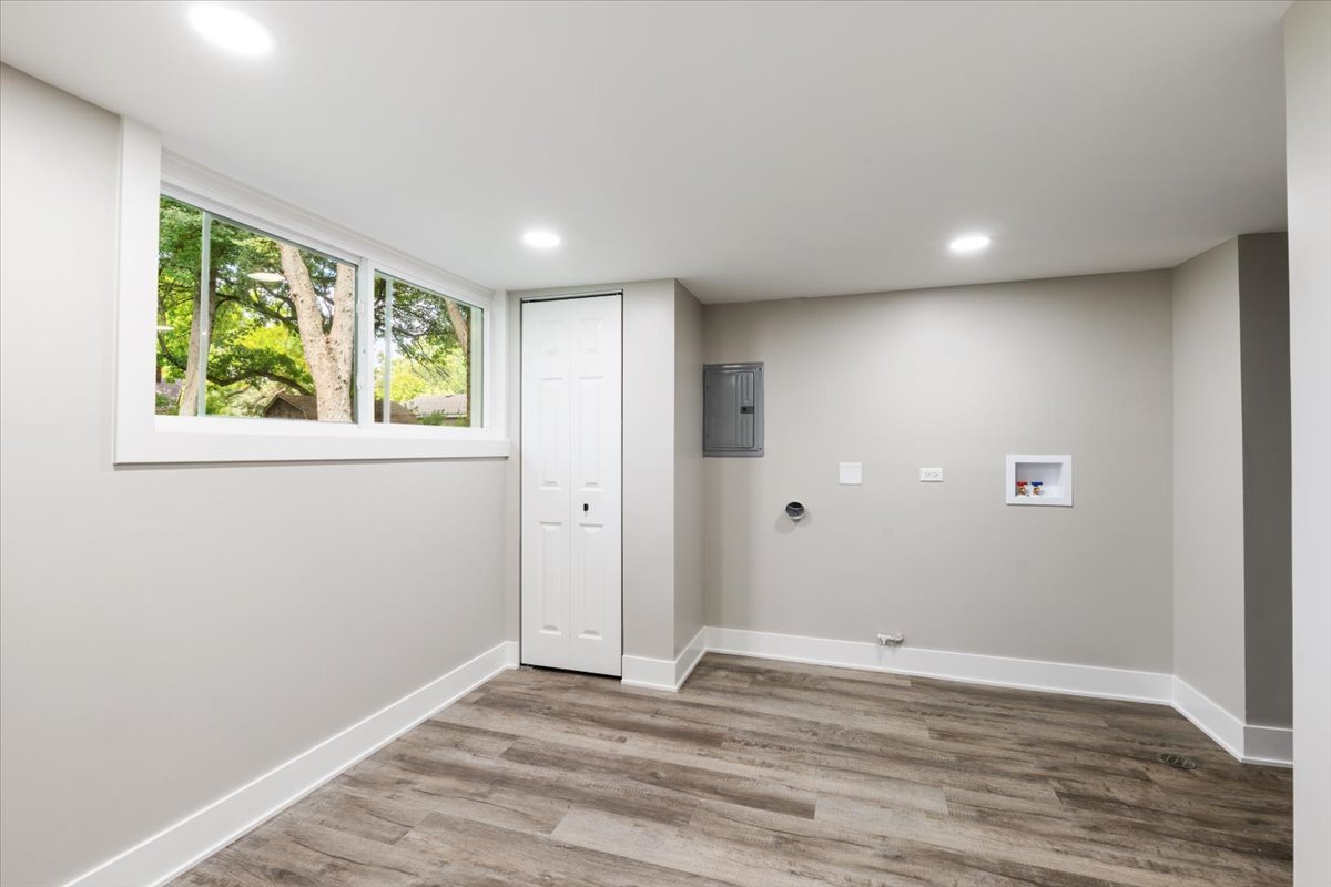 412 Redwood Lane, Schaumburg, IL 60193