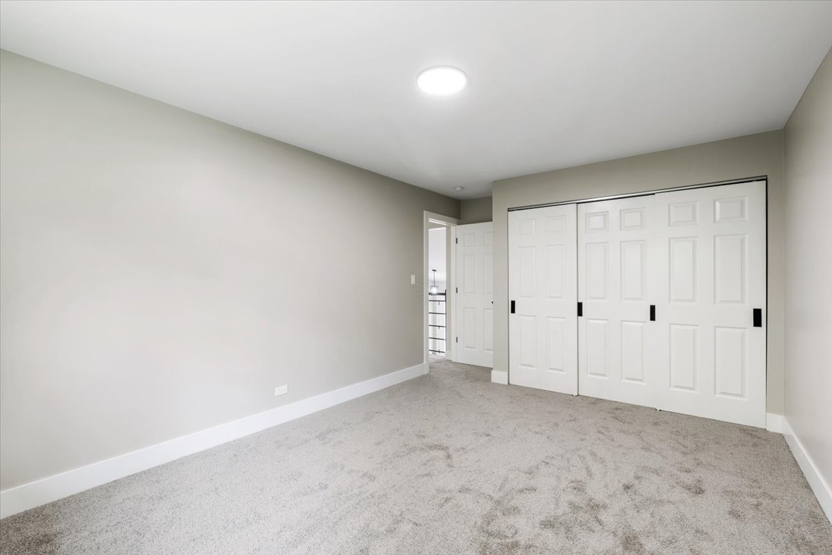 412 Redwood Lane, Schaumburg, IL 60193